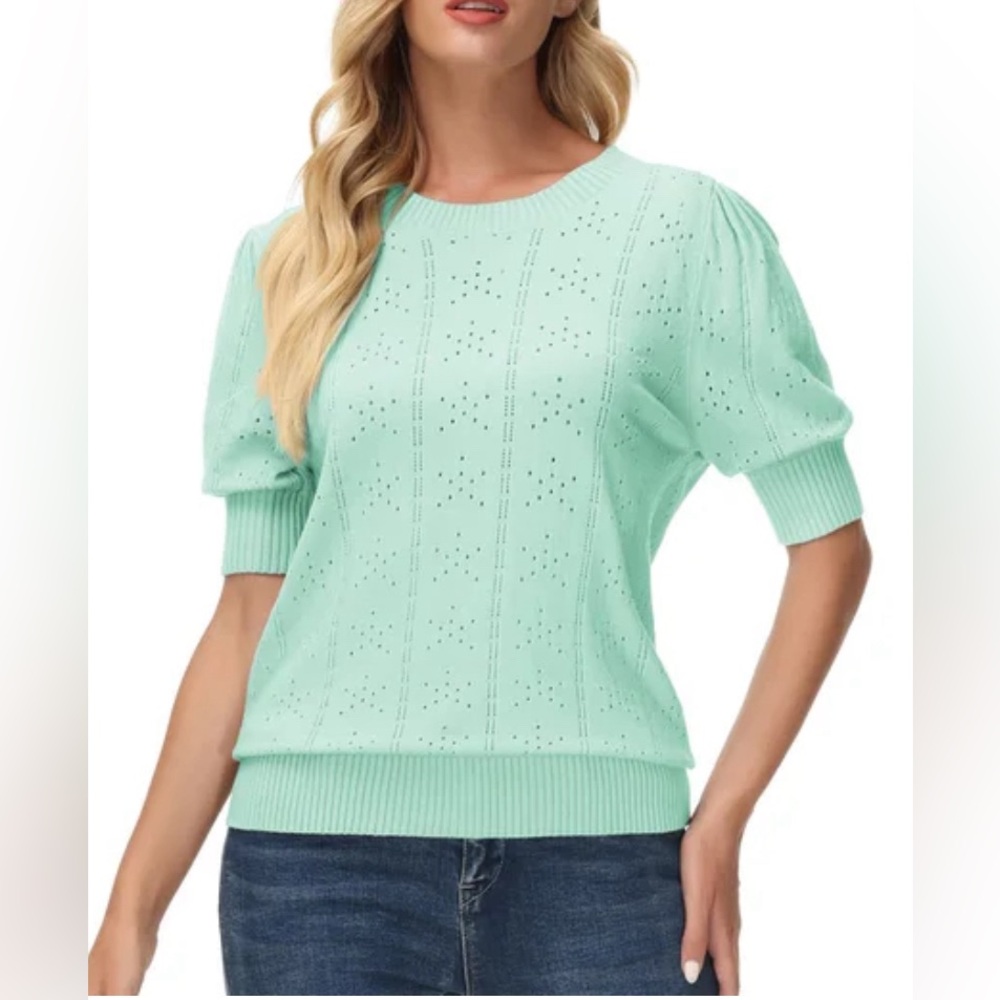 Pretty mint green short puffed sleeve sweater